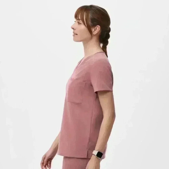 BRAND NEW WITH TAGS FIGS Women's Catarina RED / MAUVE One Pocket  Scrub Top - Picture 7 of 9